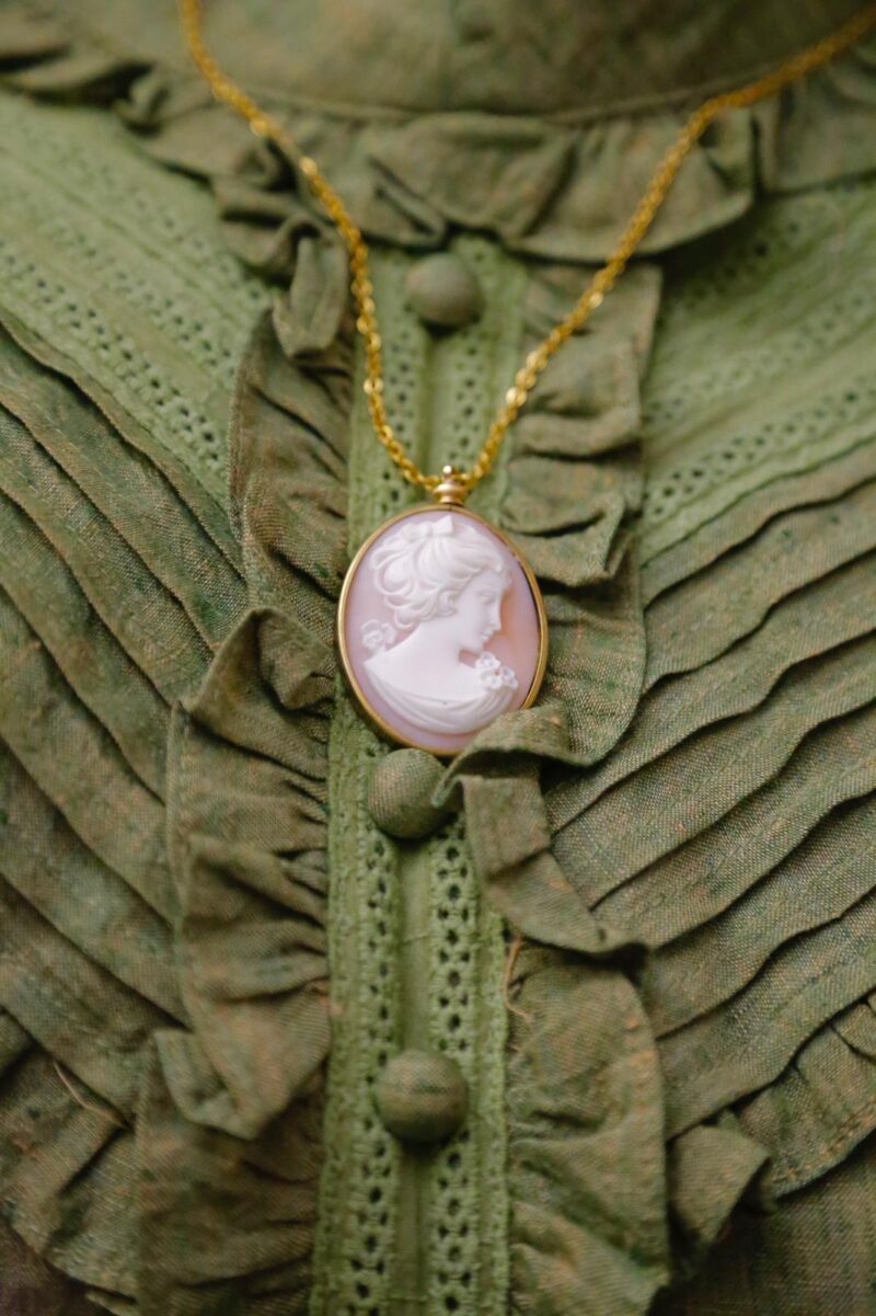 Three Graces cameo necklace on 40x30mm screw top pendant setting. - Image 9