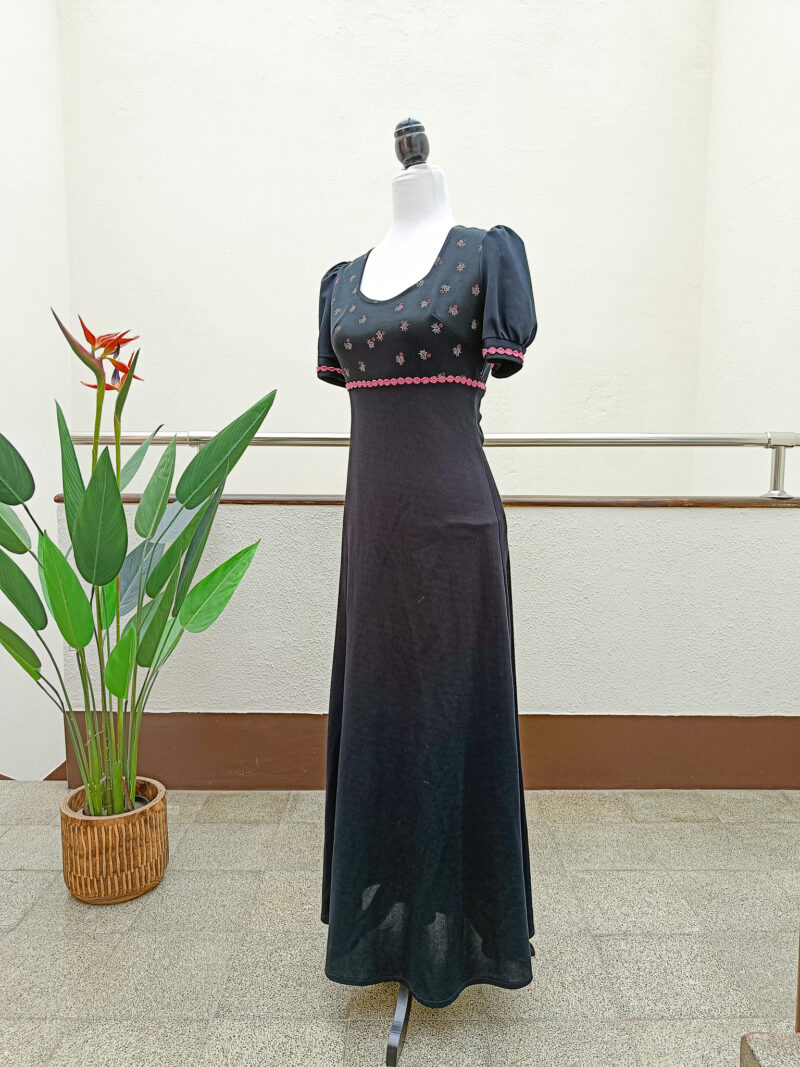 70s vintage Regency style prairie dress, floor length black dress with short puff sleeves. - Image 6