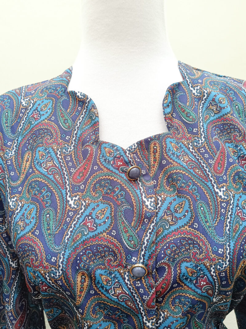 Vintage 80s paisley print puff sleeve midi dress with belt. - Image 4