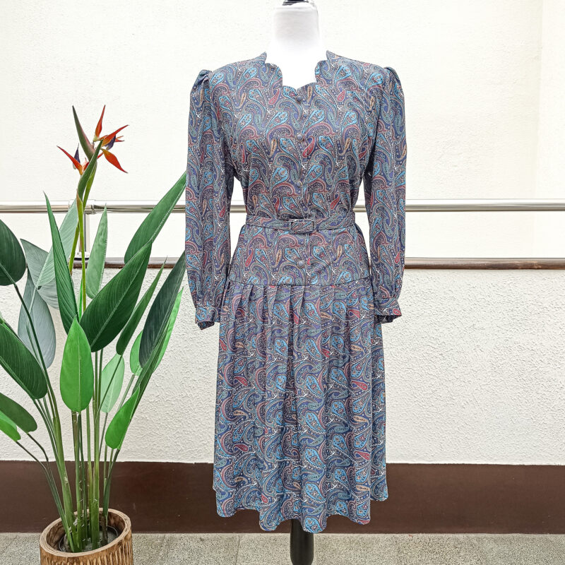 Vintage 80s paisley print puff sleeve midi dress with belt.