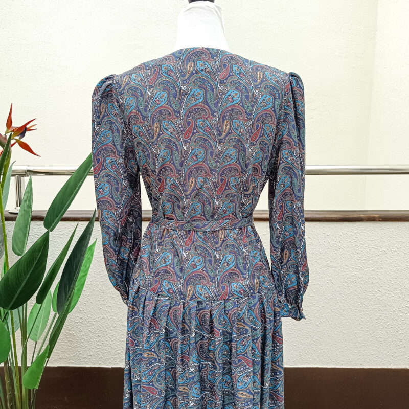 Vintage 80s paisley print puff sleeve midi dress with belt. - Image 8