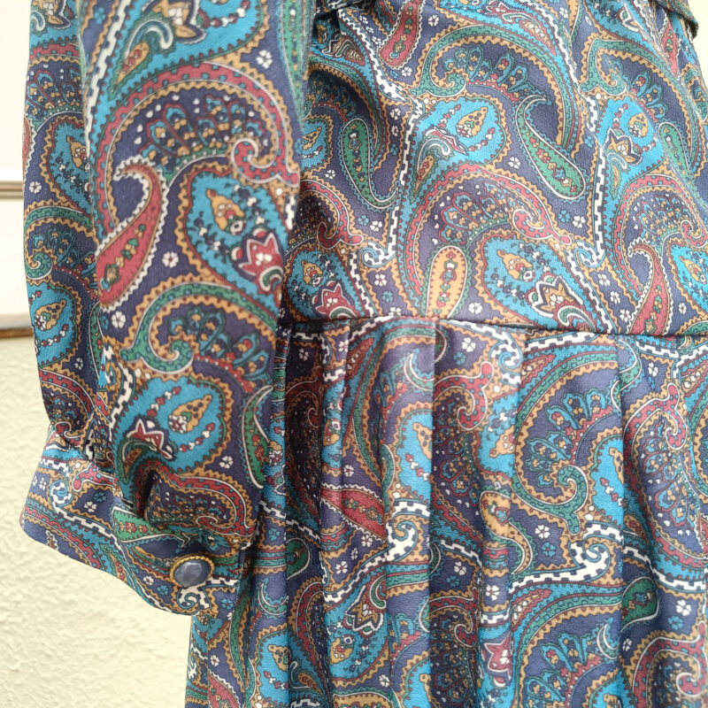 Vintage 80s paisley print puff sleeve midi dress with belt. - Image 11